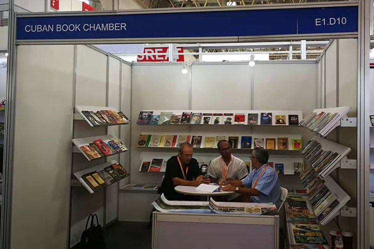 Cuba con presencia fructífera en Feria de Libro en Beijing